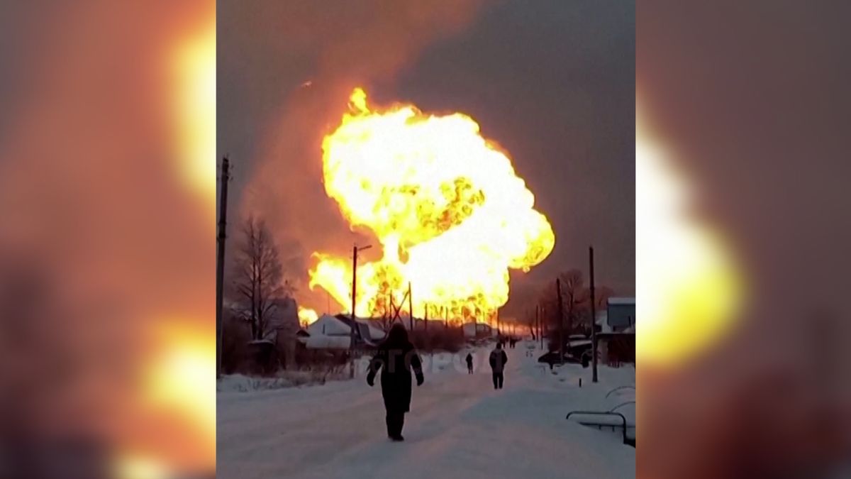 Výbuch roztrhl v Rusku plynovod